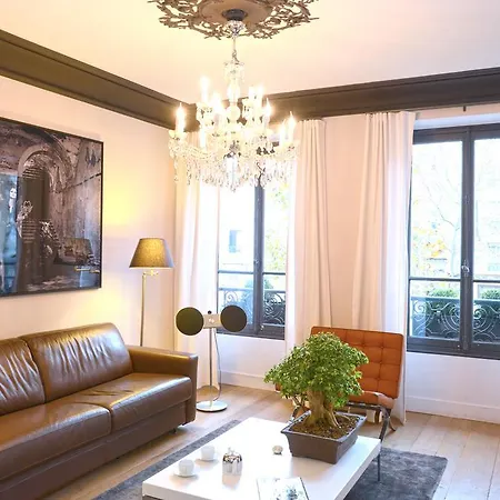 Tour Eiffel Appartement *