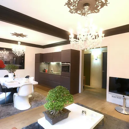 アパルトマン トゥール エッフェル アパート